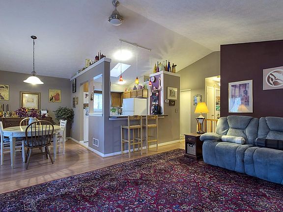 5th image of 1075 Kensington Ln