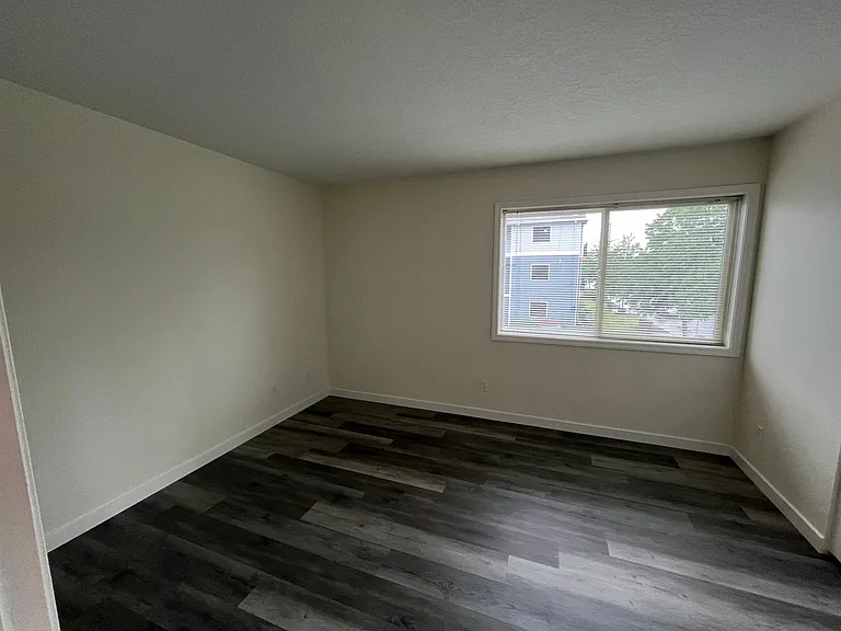 Rhine St. Apartments — Photo 8