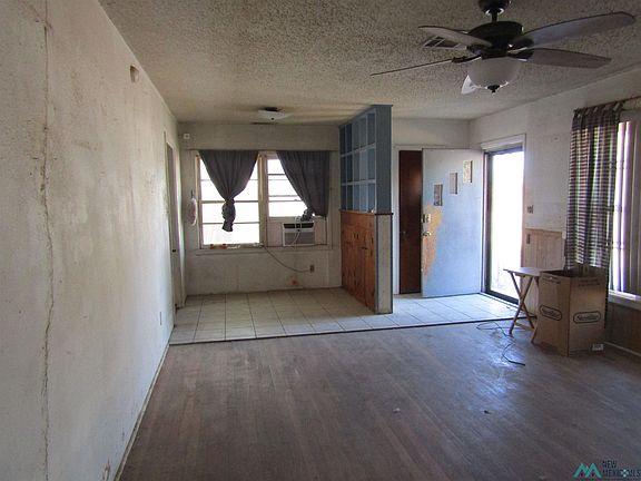 4th image of 910 S 4th St