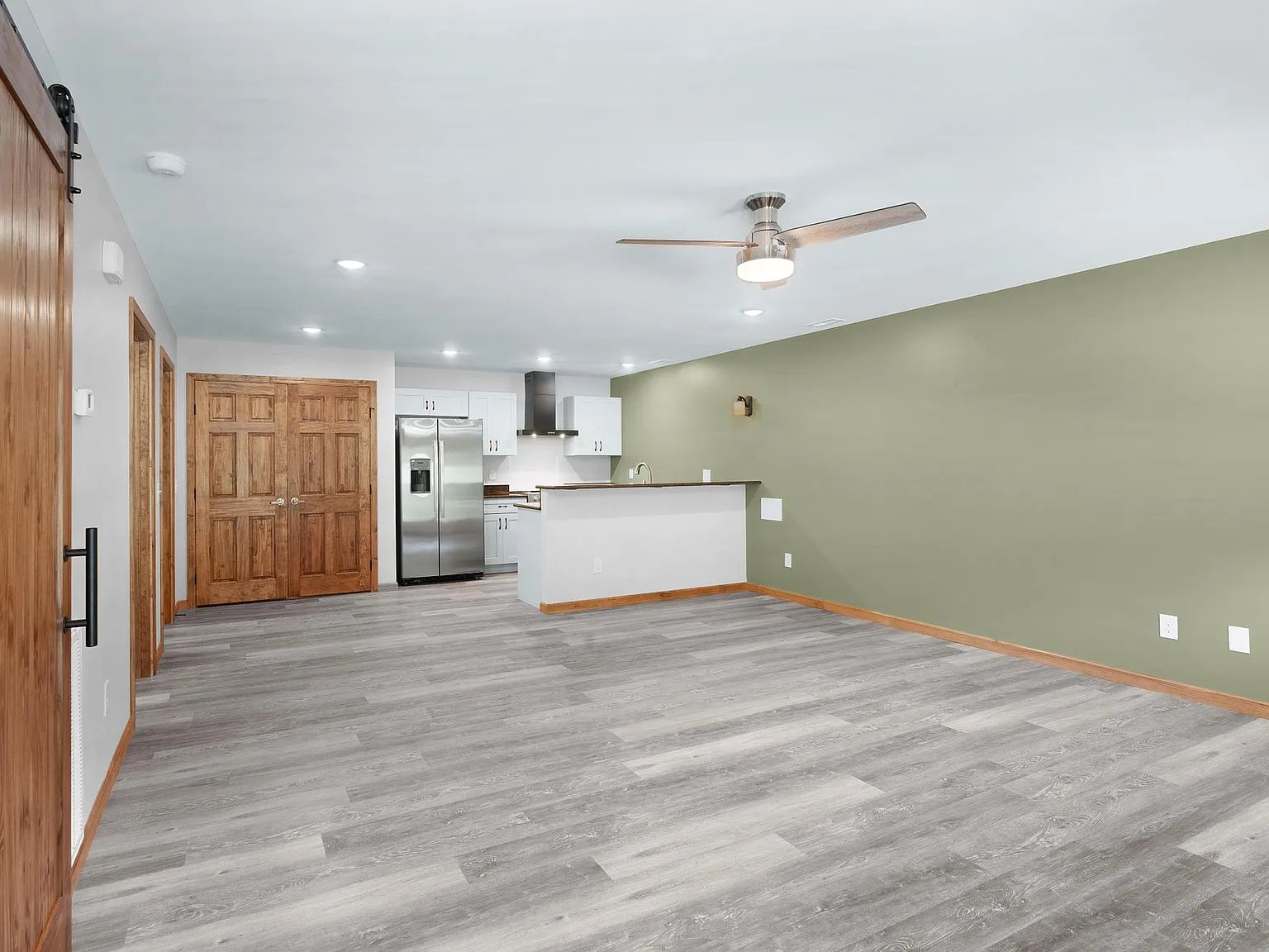 2 bed, 1024 sqft, $1,800 — Photo 2