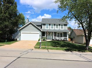 989 Oakwood Farms Ln, Ballwin, MO 63021