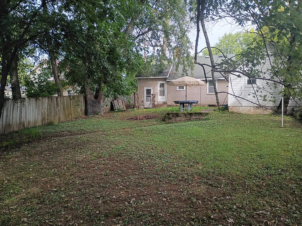 1407 Vine St