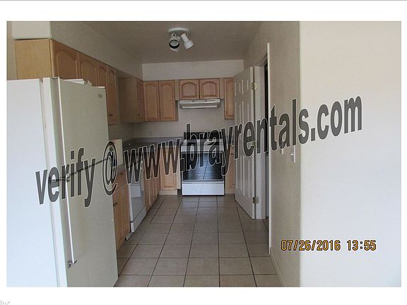 2131 N 9th St. #2 kitchen cabinets