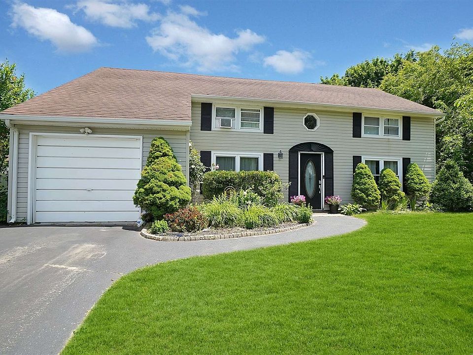 1st image of 7 Central Woods Ln
