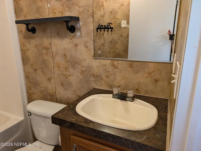 125 Hayman Dr — Photo 9