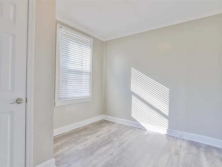 305 Virginia St — Photo 20