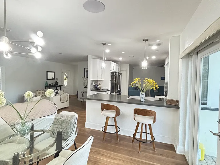 NW 20th Ct — Photo 11