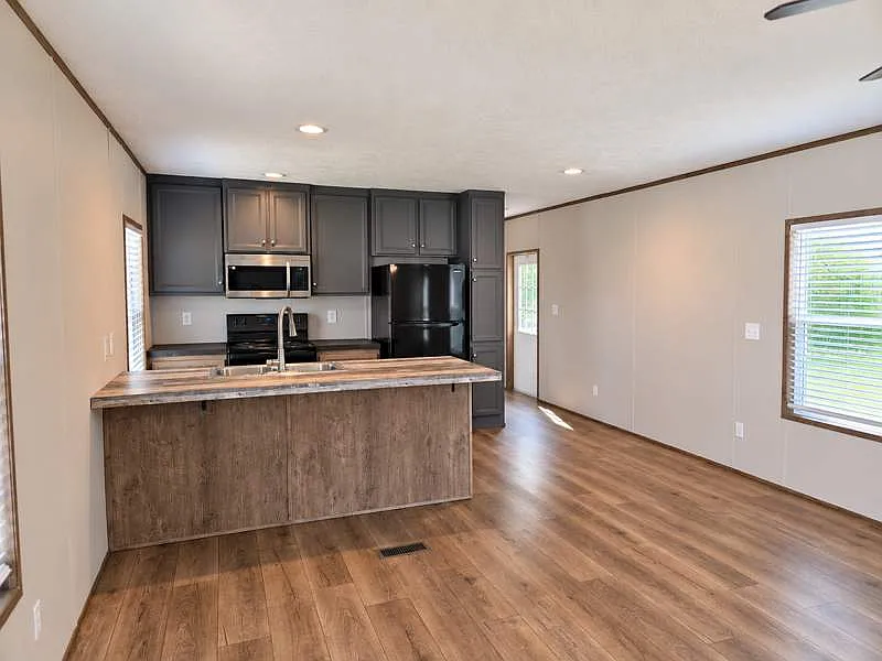 323 Robin Ann Ave