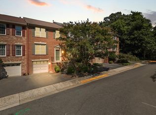 5929 Woodfield Estates Dr, Alexandria, VA 22310