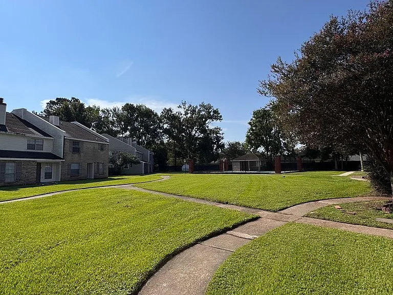 4810 Kennesaw Dr — Photo 2
