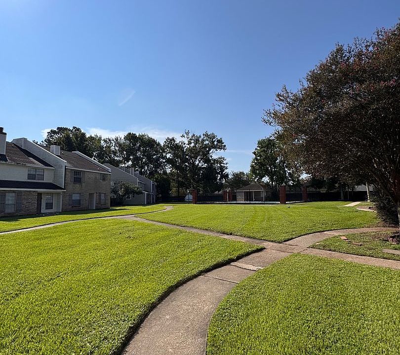 2nd image of 4810 Kennesaw Dr APT A