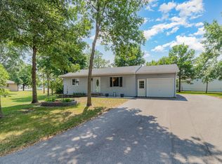 202 Suncrest Ct, Avon, MN 56310