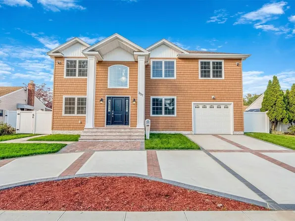 2137 Dofena Lane, East Meadow, NY 11554