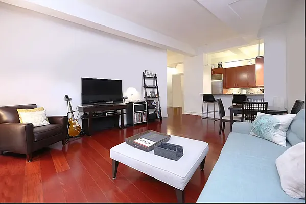 Living room, photo 1