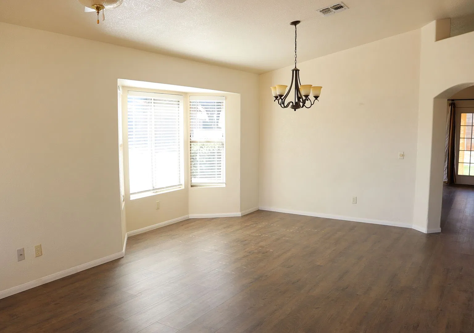 Beautiful four bedroom home in Canyon De Flores — Photo 2