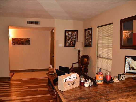 4th image of 760 Cambridge Dr