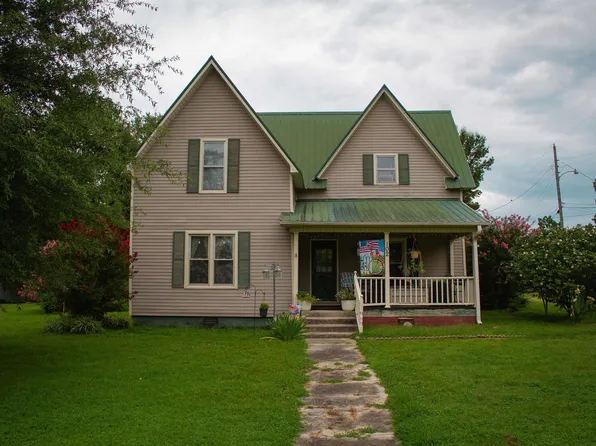 102 E Main St, Gleason, TN 38229