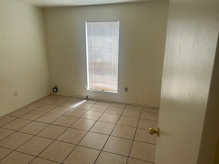 1606 W Calle Sur St #A — Photo 6