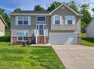 831 Memory Ln, Fenton, MO 63026