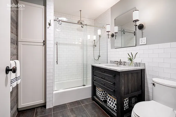 Sold by Sotheby's International Realty | media 6