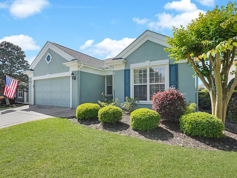17 Thomas Bee Dr — Photo 3