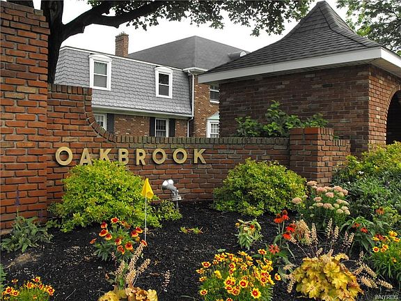 2nd image of 25 Oakbrook Dr APT B