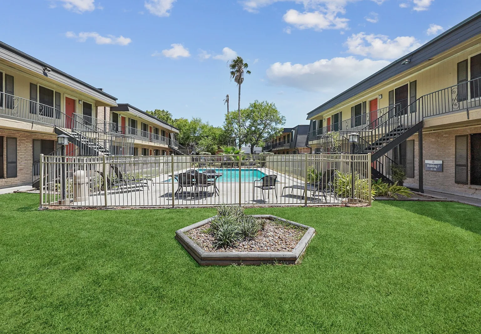 Alameda Apartments — Photo 1