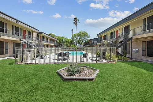 Alameda Apartments Photo 1