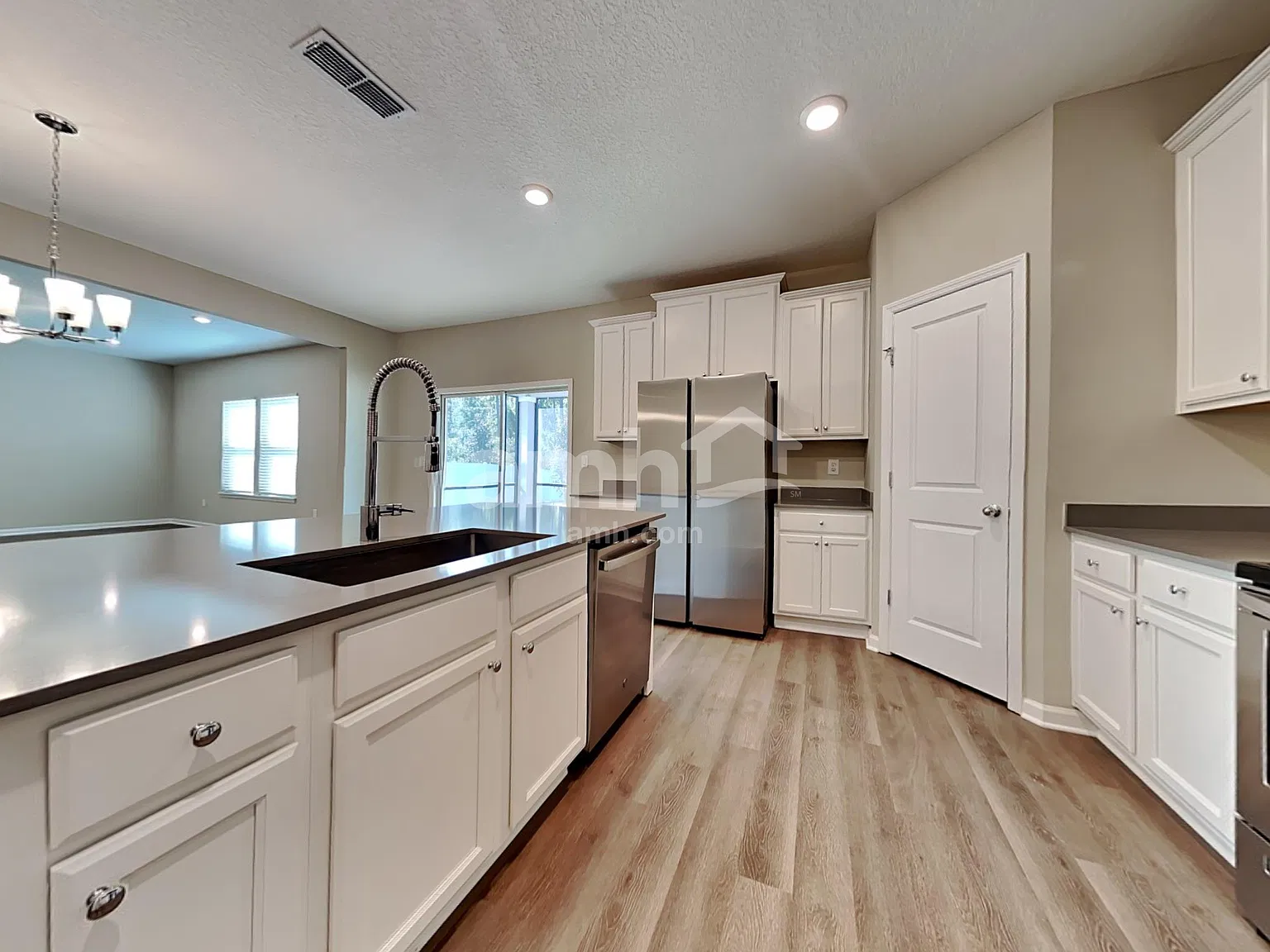 5 bed, 2.5 bath, 2358 sqft, $2,735 — Photo 3