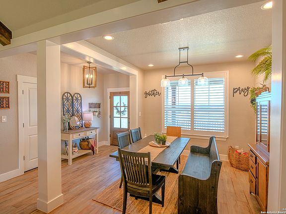 5th image of 113 Bayberry Ct