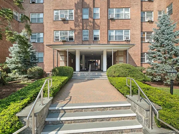 235 Garth Road #C4E, Scarsdale, NY 10583