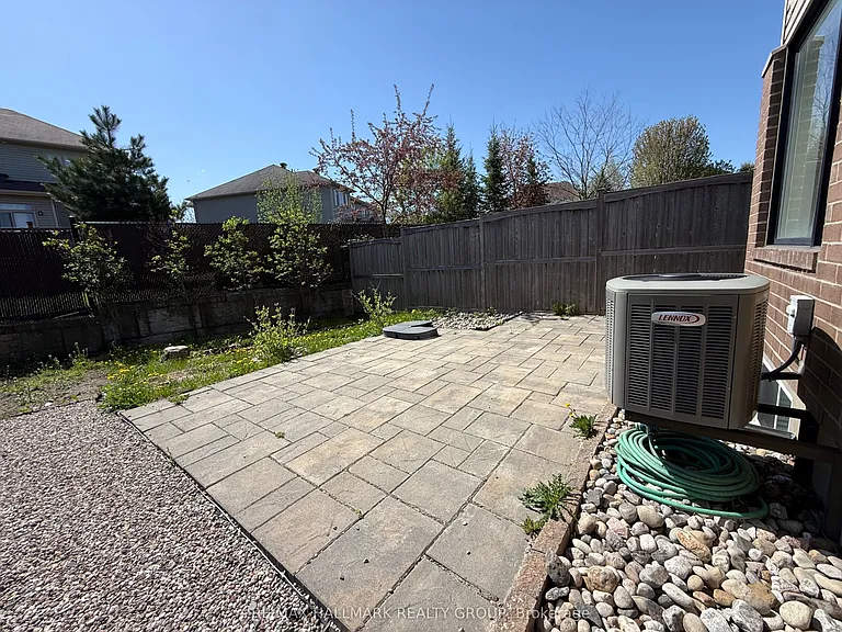 1158 Tischart Cres — Photo 32