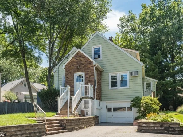 1 Westview Ave, Roseland Boro, NJ 07068