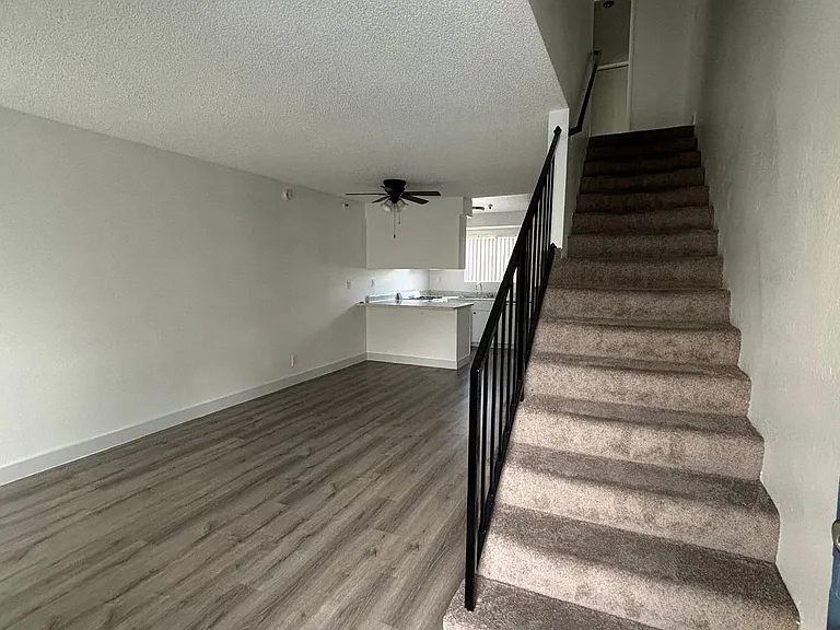 Welcome to 12909 Cordary Ave Comfort & Convenience in the Heart of Hawthorne! — Photo 6