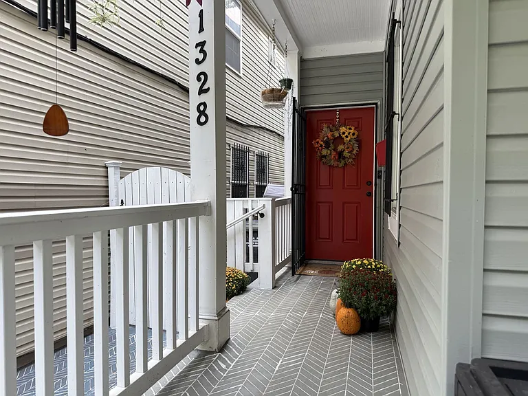 1328 Morris Rd SE — Photo 5