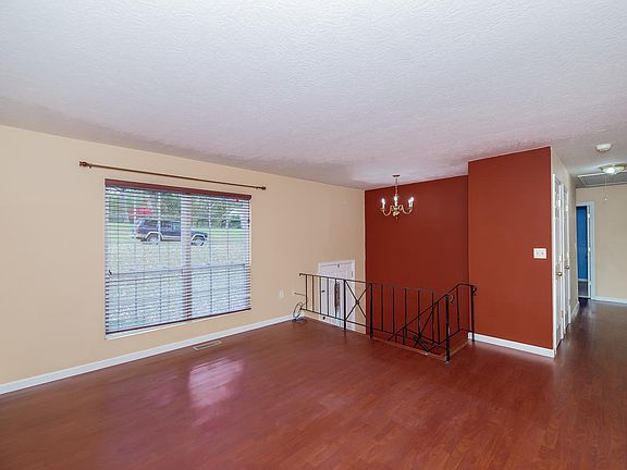 3rd image of 2224 Round Tree Dr