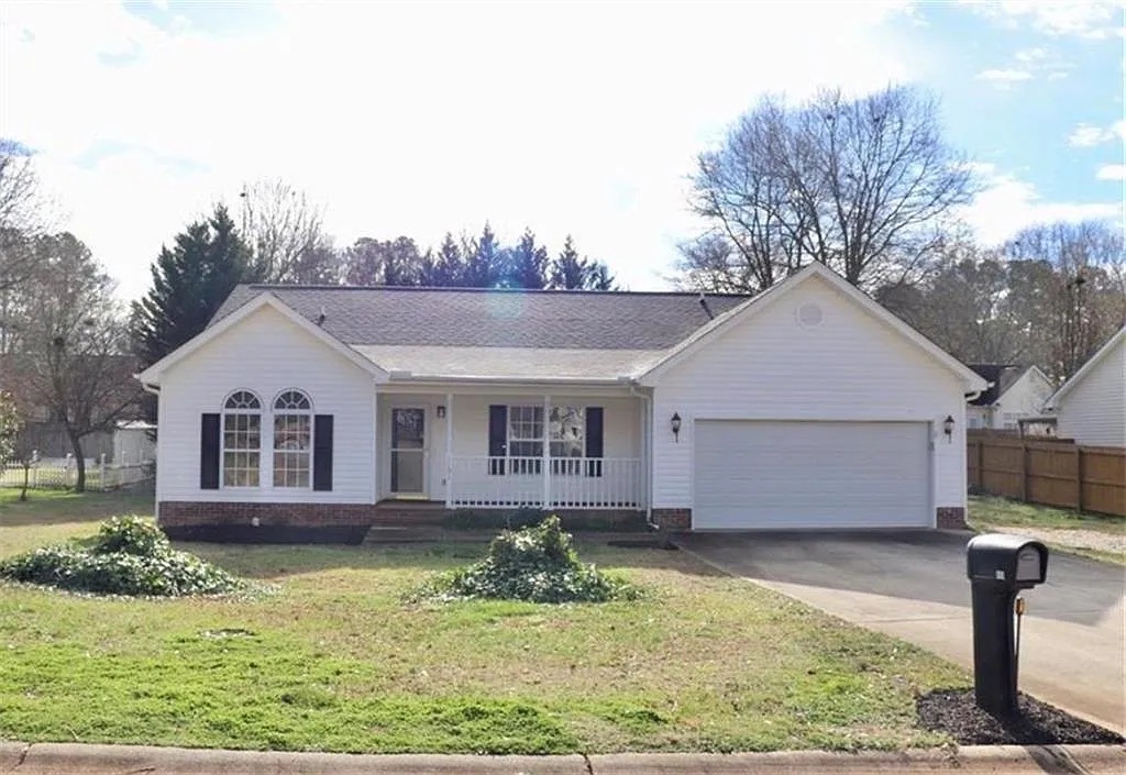 4 bed, 2.0 bath, $2,150 — Photo 1
