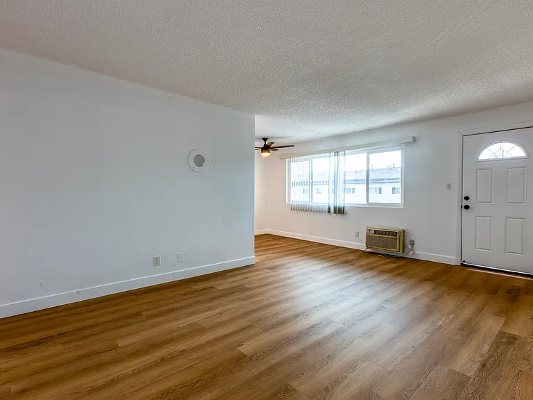 10015 Alondra Blvd — Photo 38