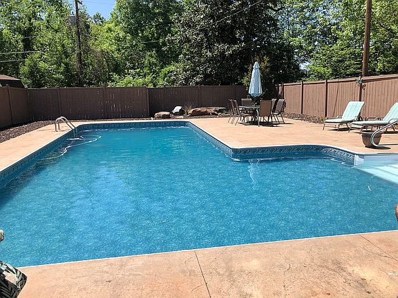 3rd image of 4111 Pine Dr