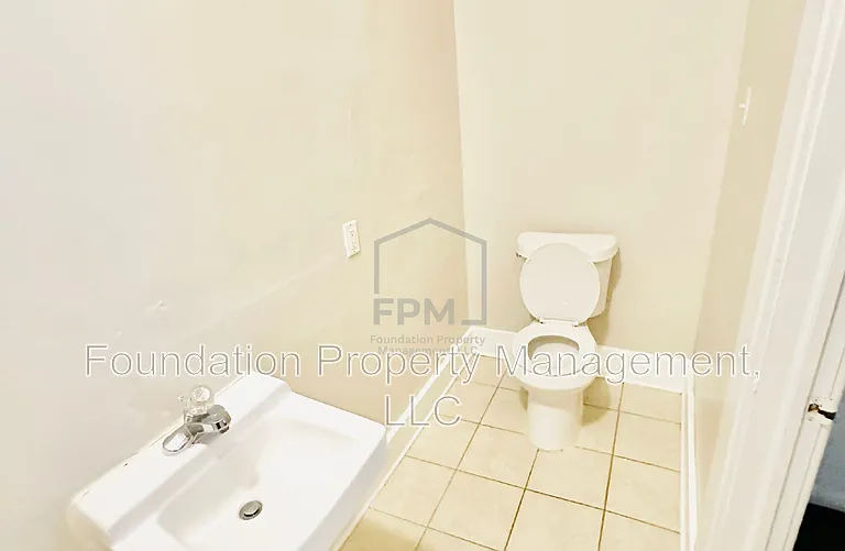 2106 Court Ave — Photo 8