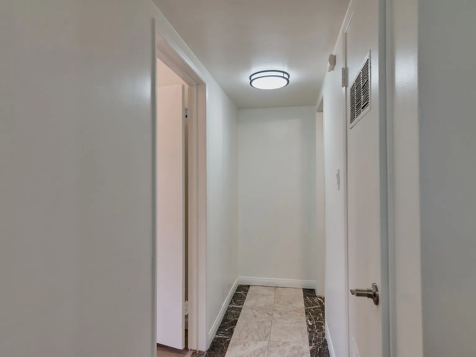 5 bed, 2450 sqft, $6,180 — Photo 4