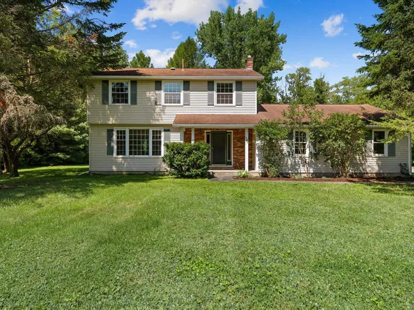 157 River Road, Essex, VT 05452