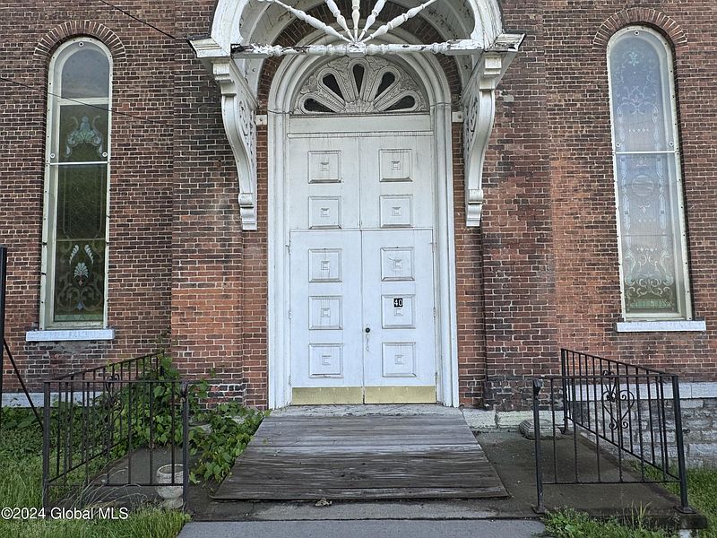 3rd image of 40 Main Street