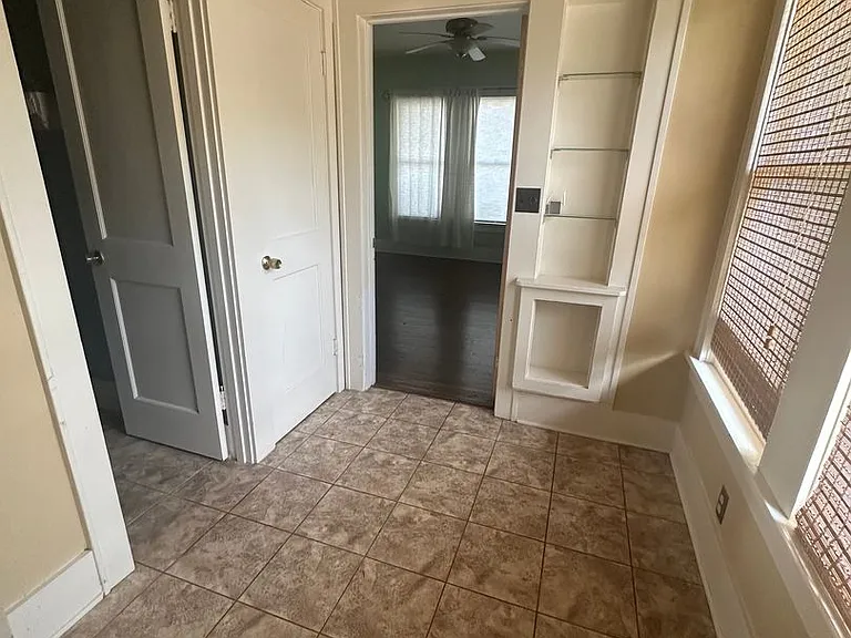559 Gladstone Blvd — Photo 12