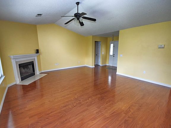 2nd image of 613 Franklin Ct