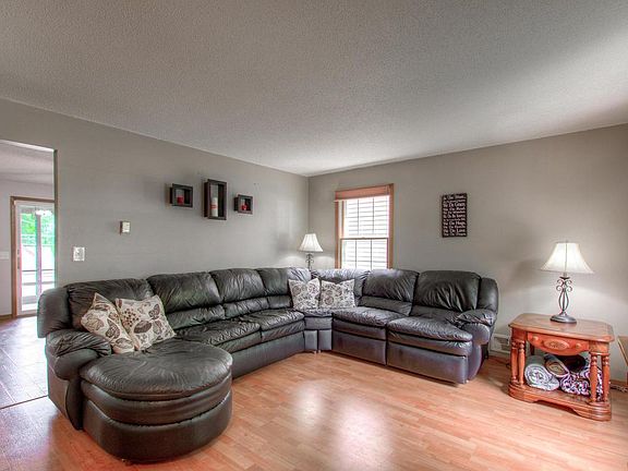 4th image of 407 11th Ave S