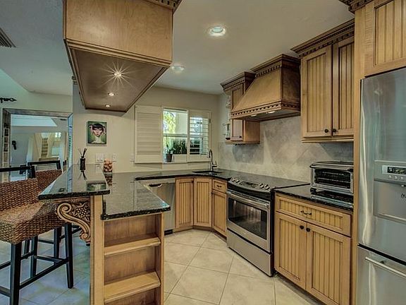4th image of 850 Hudson Ave #Na