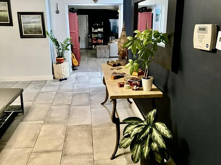 220 SW 3rd Ave — Photo 6