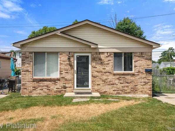 17335 Lowell St, Roseville, MI 48066