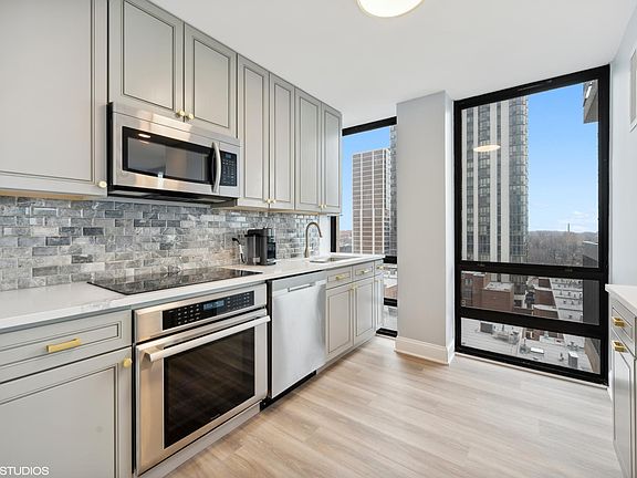 4th image of 1660 N Lasalle St #911